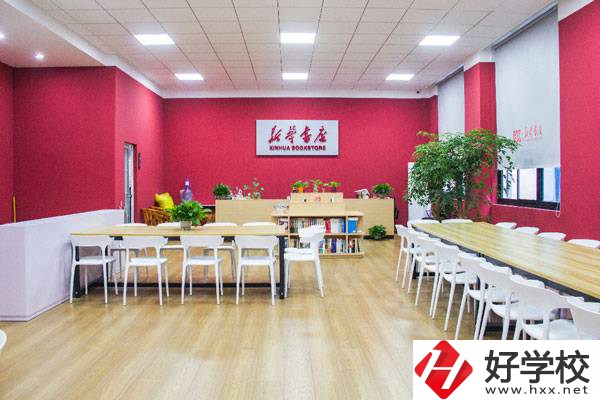 湖南工業(yè)貿(mào)易學(xué)校有哪些熱門專業(yè)，師資力量如何？
