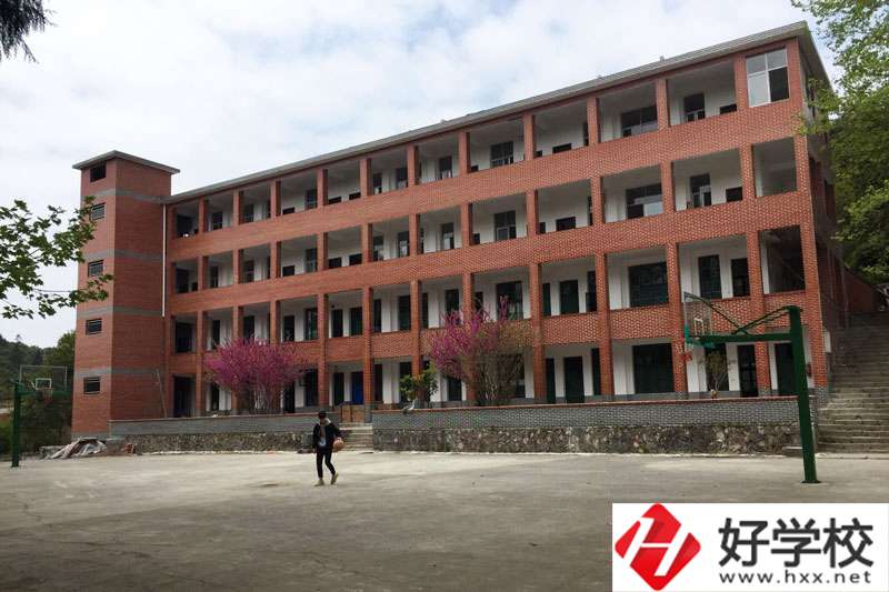 湖南湘西涉外經(jīng)濟職業(yè)學校收費貴不貴？值得報考嗎？