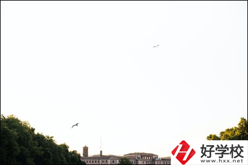 長(zhǎng)沙中專(zhuān)有什么好的空乘學(xué)校？