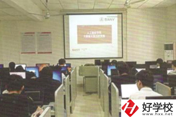 張家界僑輝職業(yè)技術學校有哪些專業(yè)，入學須知有哪些？