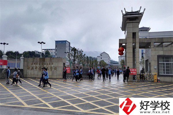懷化中職學什么專業(yè)可以做導游？有什么學校推薦？