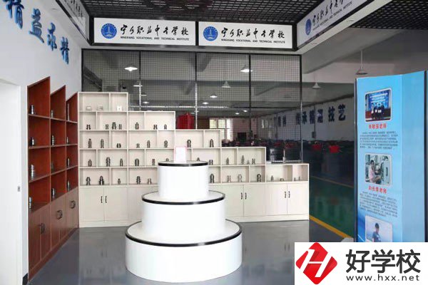 寧鄉(xiāng)縣職業(yè)中專學(xué)校錄取線是多少？學(xué)費(fèi)標(biāo)準(zhǔn)是多少？