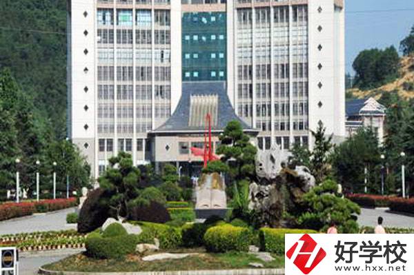 湘西州經(jīng)濟(jì)貿(mào)易學(xué)校是民辦還是公辦的？學(xué)校設(shè)施如何？