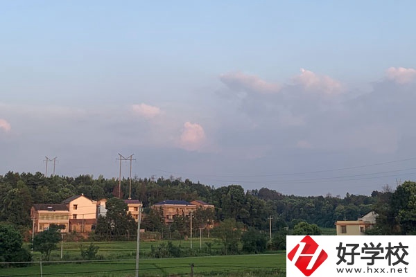 張家界高鐵鐵路學(xué)校好不好？就業(yè)前景怎么樣？