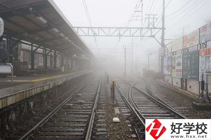 株洲鐵道運(yùn)輸專業(yè)怎么選擇中專？