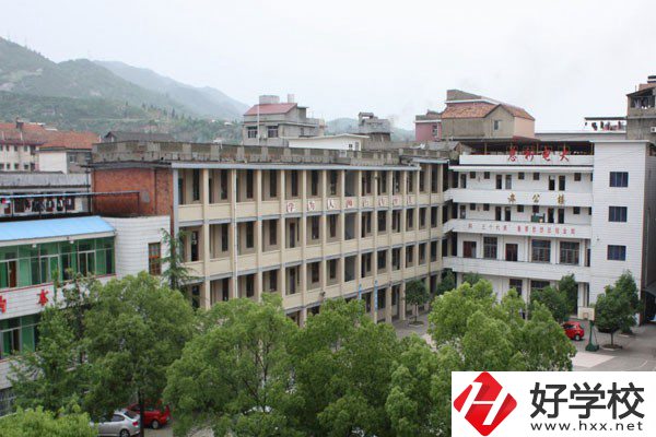 想在張家界學(xué)幼兒保育專業(yè)，看看這所學(xué)校