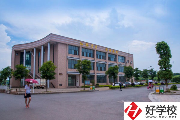 寧鄉(xiāng)市職業(yè)中專學(xué)校的師資力量如何？有辦學(xué)優(yōu)勢嗎？