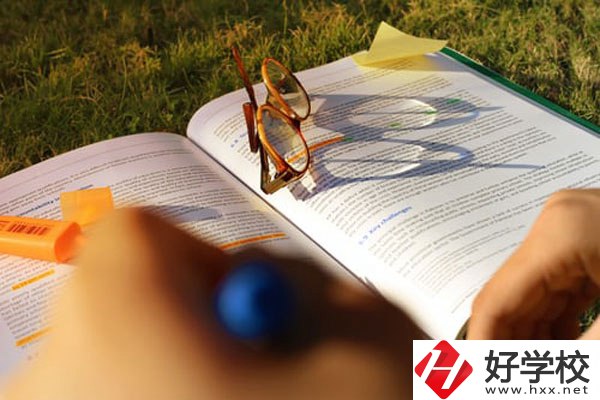 婁底職業(yè)技術(shù)學(xué)院有哪些專業(yè)？學(xué)費(fèi)貴不貴？