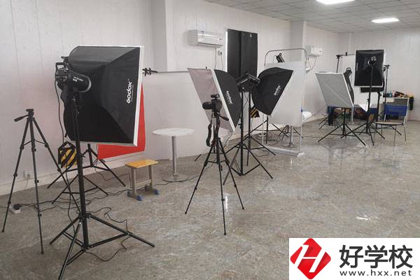 邵陽市中南科技職業(yè)學(xué)校有哪些熱門專業(yè)？