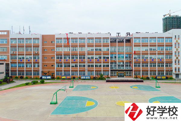 想在長(zhǎng)沙讀護(hù)理類學(xué)校，推薦這所學(xué)校