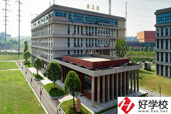 株洲讀電子商務(wù)專業(yè)選哪個(gè)中專好？