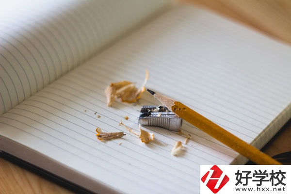 湖南省芷江師范學(xué)校辦學(xué)地址在哪兒？