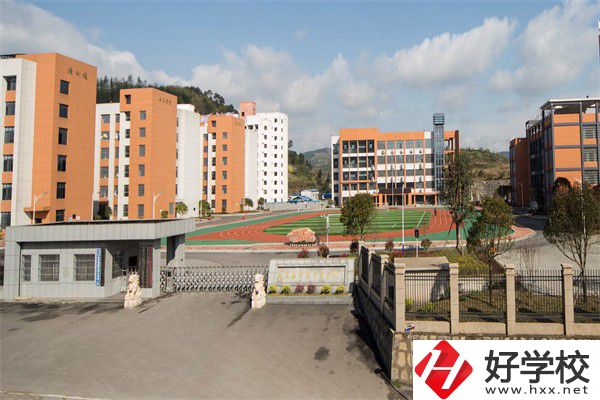 湖南省鳳凰縣有哪些中專？辦學(xué)特色是什么？