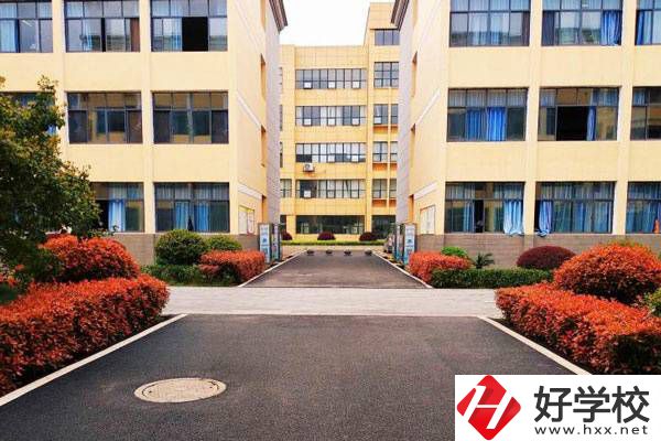 岳陽(yáng)平江共有幾所中專？學(xué)校辦學(xué)有特色嗎？