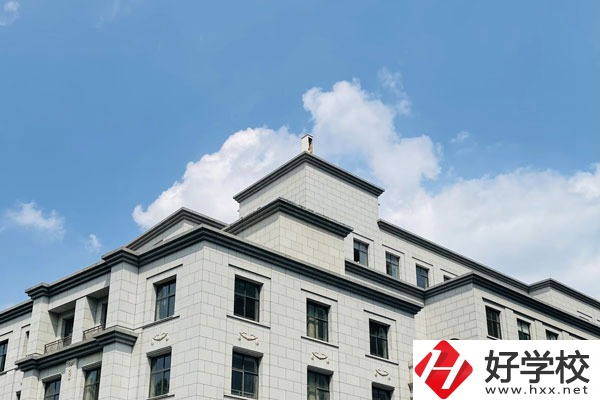 麻陽苗族自治縣職業(yè)學(xué)校宿舍和食堂環(huán)境怎么樣？