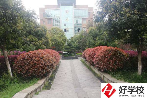衡陽市職業(yè)中等專業(yè)學(xué)校是封閉式管理的嗎？有好處嗎？