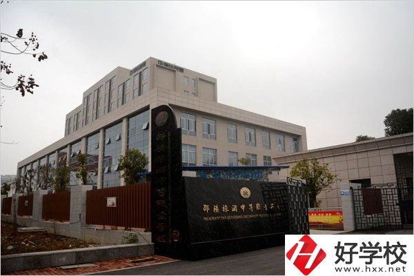 邵陽什么中專能招往屆生？往屆生還有機(jī)會(huì)上學(xué)嗎？