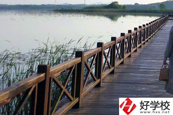 鳳凰縣育英民族學(xué)校怎么樣？有什么特色專業(yè)？