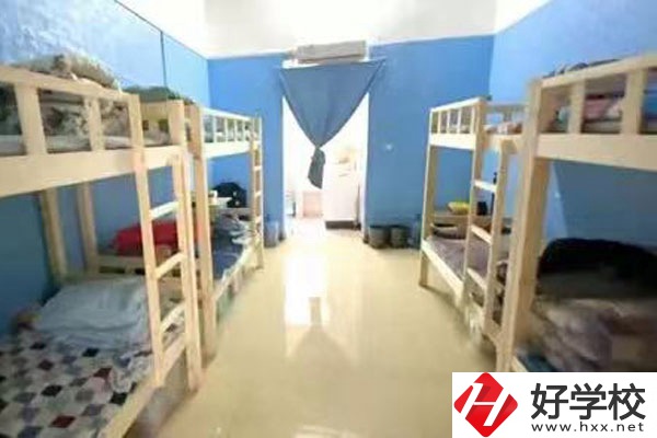 湖南省體育運(yùn)動(dòng)學(xué)校的辦學(xué)條件怎么樣？