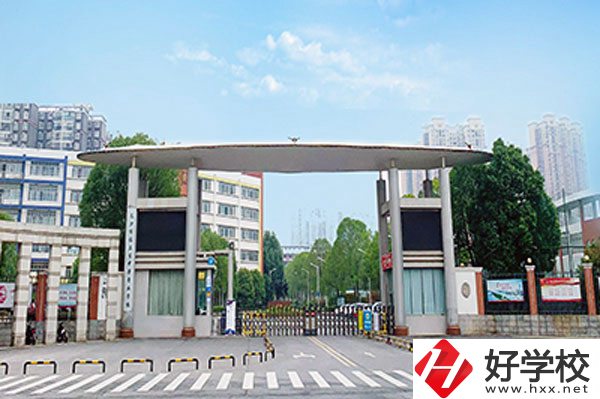 長沙博雅衛(wèi)生中等專業(yè)學(xué)校師資強嗎？設(shè)備完善嗎？