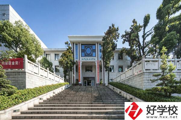 長沙建筑工程學(xué)校是公辦還是民辦？有哪些優(yōu)勢？