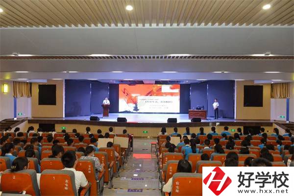 長沙財經(jīng)學(xué)校的教師情況怎么樣？