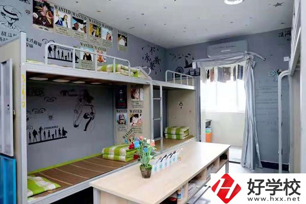 長沙湘江科技中等職業(yè)學校宿舍環(huán)境和食堂環(huán)境怎么樣？