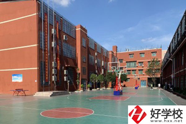 長(zhǎng)沙市英藍(lán)中等職業(yè)學(xué)校怎么樣？有沒(méi)有官網(wǎng)？