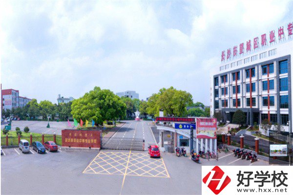 長沙市望城區(qū)職業(yè)中等專業(yè)學(xué)校收費(fèi)標(biāo)準(zhǔn)如何？