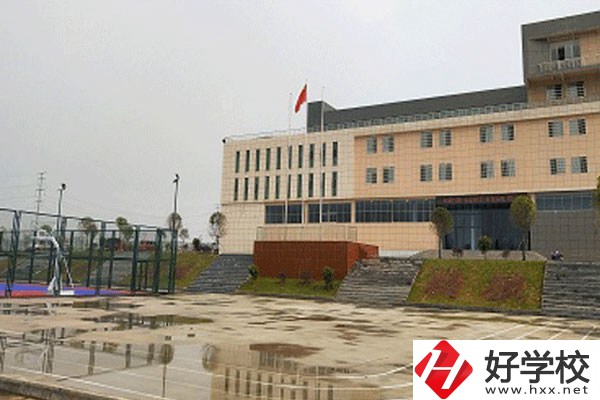 婁底環(huán)宇中職是公辦還是私立學校？有什么專業(yè)？
