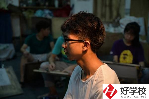 湖南職業(yè)高考簡(jiǎn)單嗎？考試都考些什么內(nèi)容？