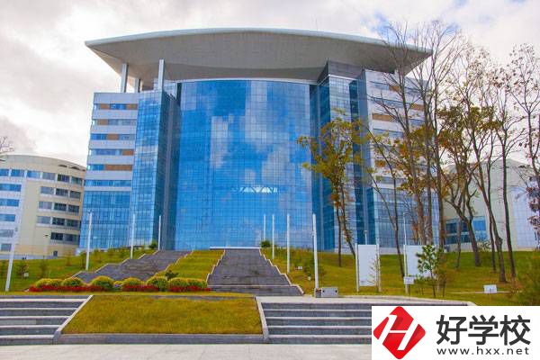 長(zhǎng)沙哪些職校有直播電商服務(wù)專業(yè)？提供就業(yè)機(jī)會(huì)嗎？