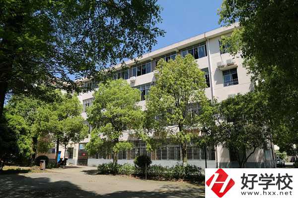 岳陽市第一職業(yè)中等專業(yè)學校是公辦學校嗎？學校怎么樣？