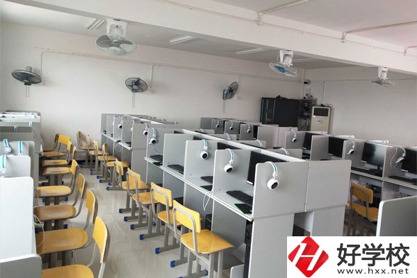 湘潭財經(jīng)職校是公辦的嗎？學生就業(yè)如何？