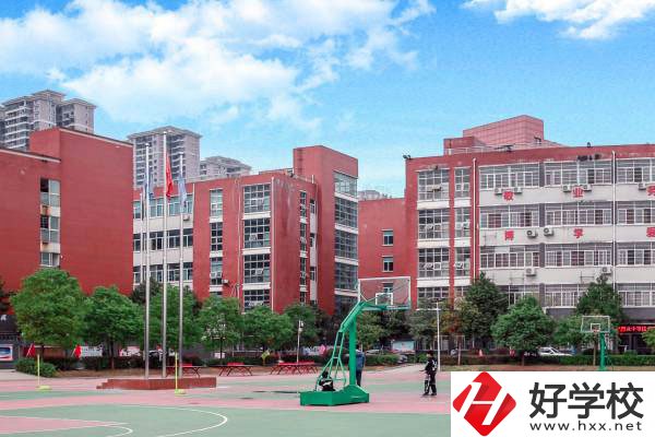 長(zhǎng)沙中部鐵路航空中等職業(yè)學(xué)校有哪些特色專業(yè)？