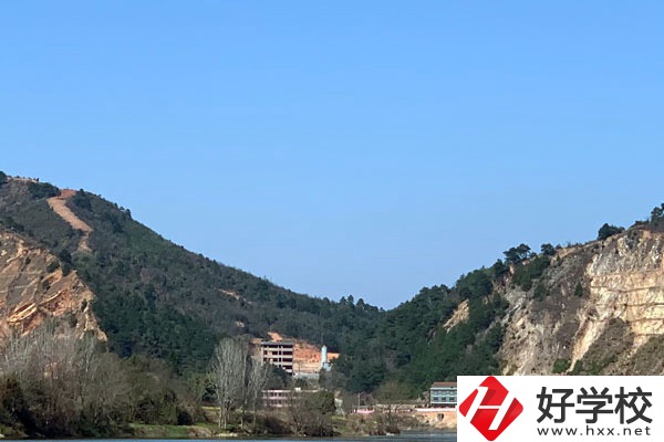 婁底市衛(wèi)生學校設施設備怎么樣？師資力量如何？