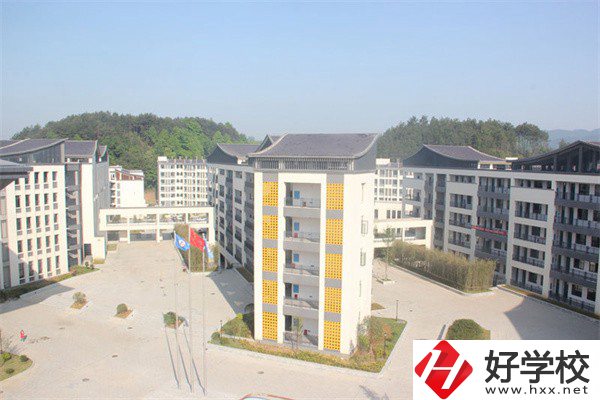 懷化有少數(shù)民族特色的中職有哪些？辦學(xué)條件怎么樣？