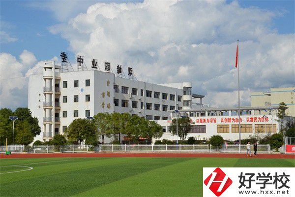 婁底重點(diǎn)中專有哪些？好進(jìn)嗎？