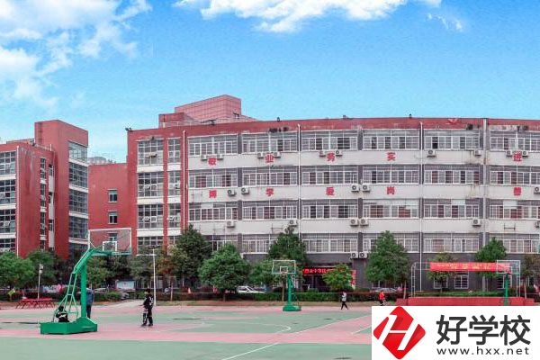 長沙中部鐵路航空學(xué)?；@球場